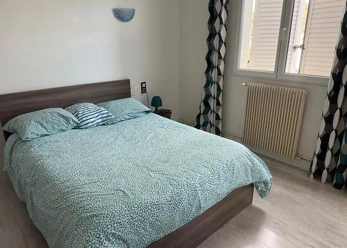 Les Micocouliers - Spacieuse Maison,4chambres ,avec Jardin- Parking -wifi